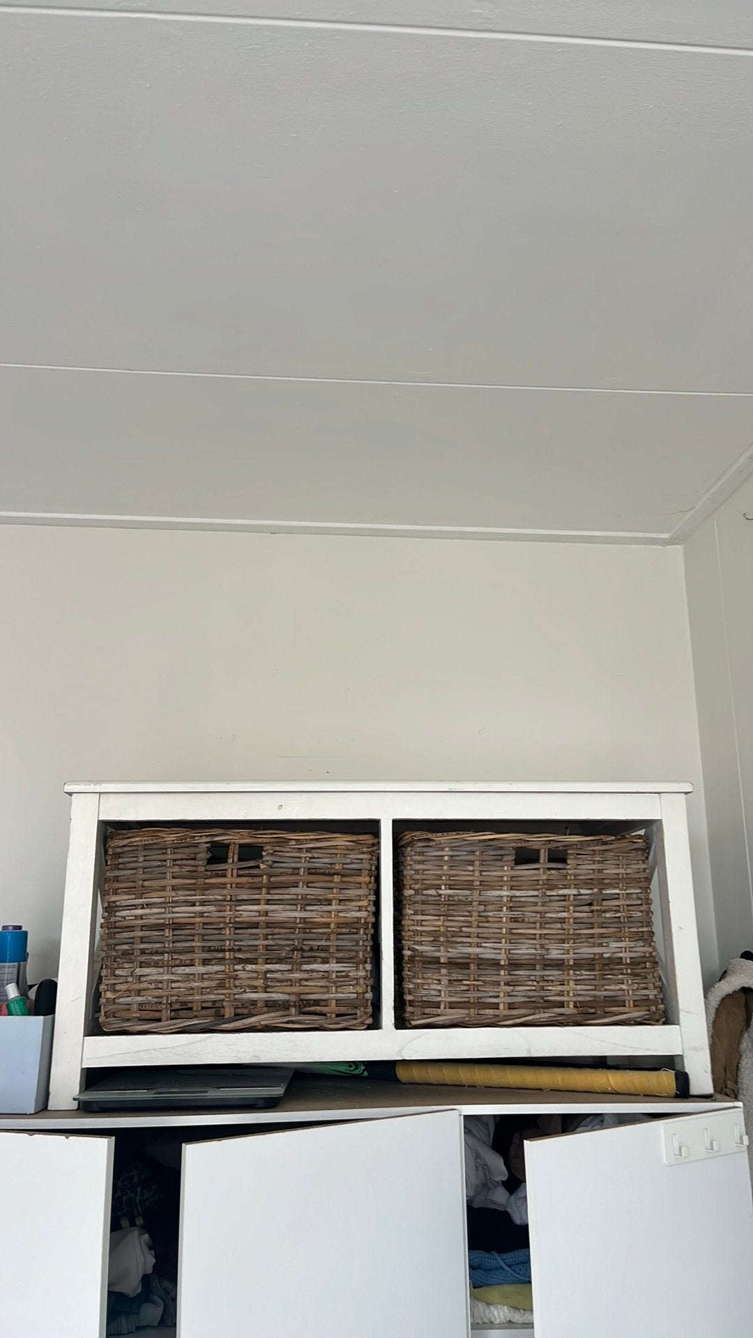 Televisiekastje met 2 manden, Ophalen, Zo goed als nieuw, Wit, Minder dan 100 cm