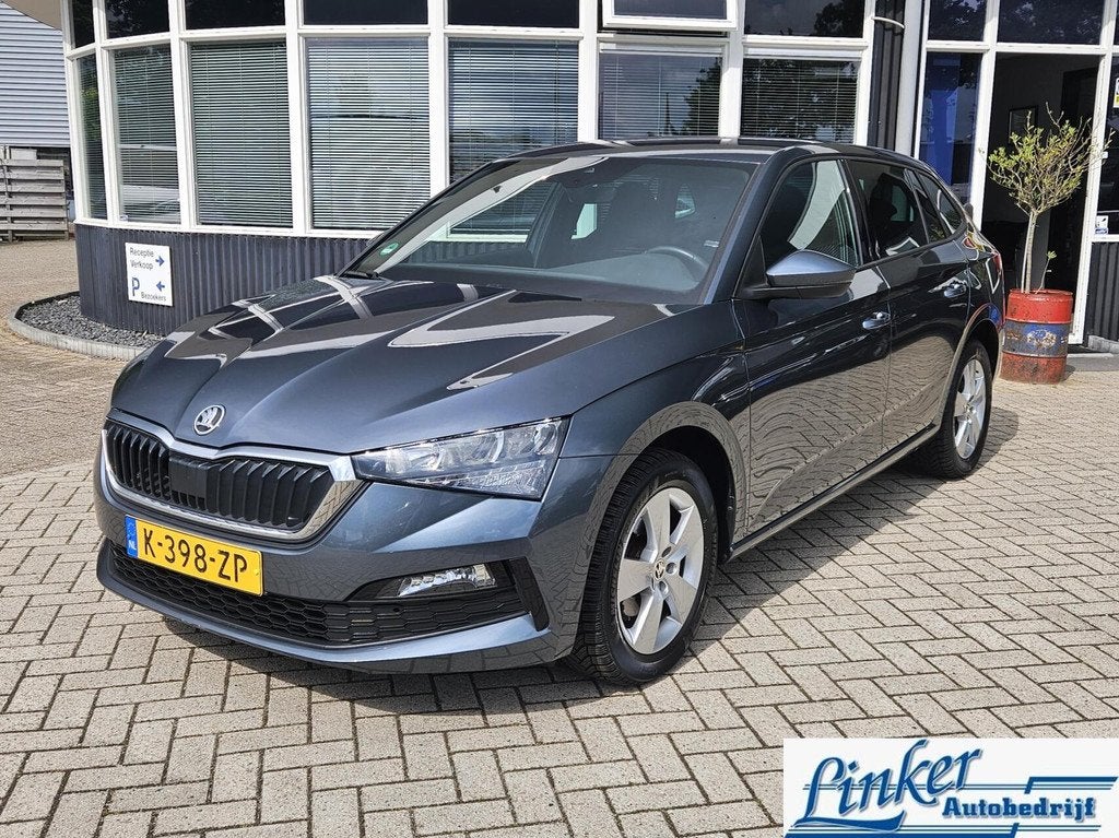 Skoda Scala 1.0 TSI Sport Business 110PK /NL-AUTO/CARPLAY SF, Auto's, Skoda, Scala, Gebruikt, 610 kg, 49 €/maand