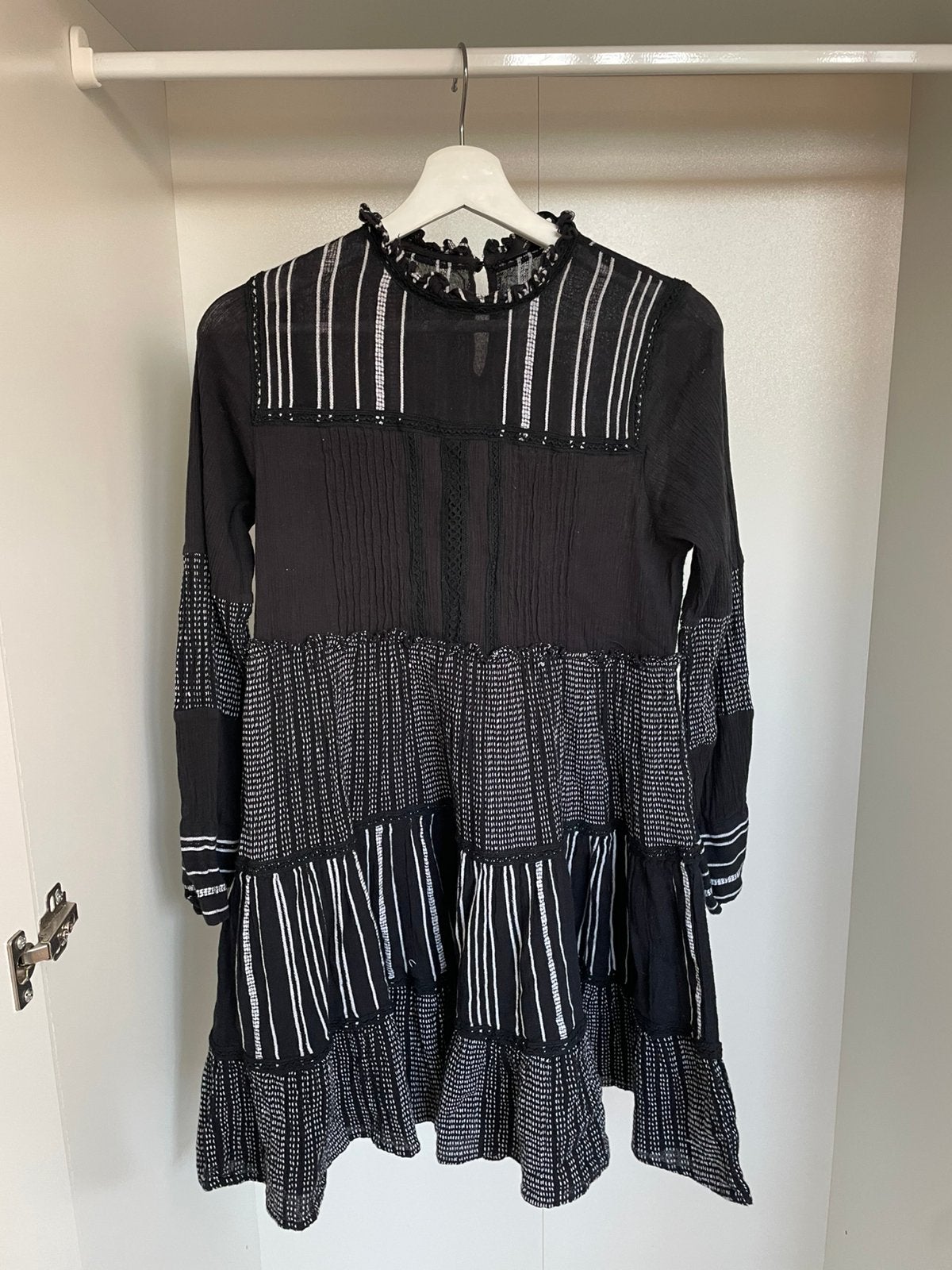 Jurk zwart met grijs maat s zara, Kleding | Dames, Jurken, Zwart, Ophalen of Verzenden, Zo goed als nieuw, Maat 36 (S)
