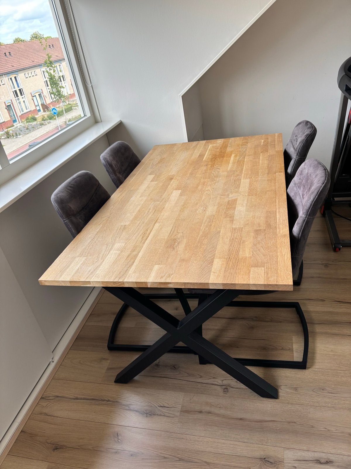 Eettafel met 4 grijze stoelen - Leen Bakker, Huis en Inrichting, Tafels | Eettafels, Ophalen, Gebruikt, 50 tot 100 cm, 150 tot 200 cm