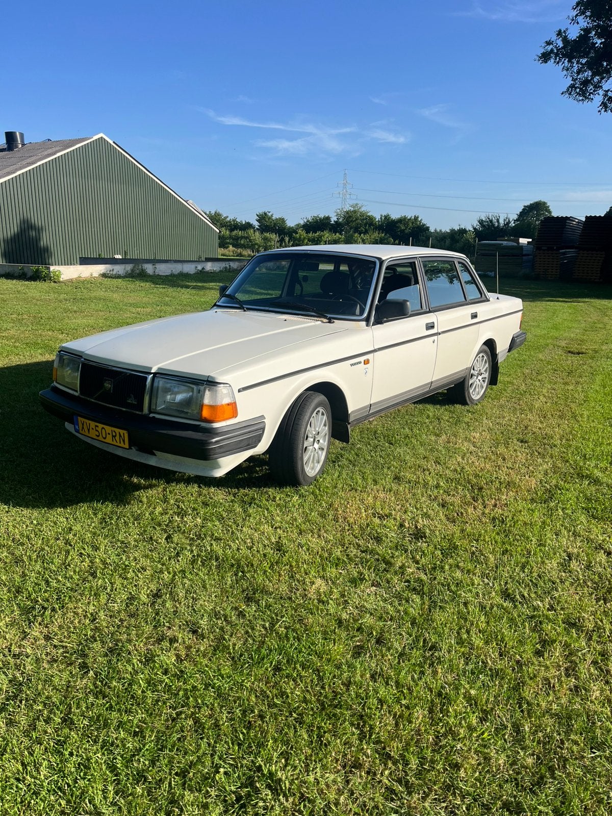 Volvo 240 sedan, Wit, Handgeschakeld, Particulier, Blauw