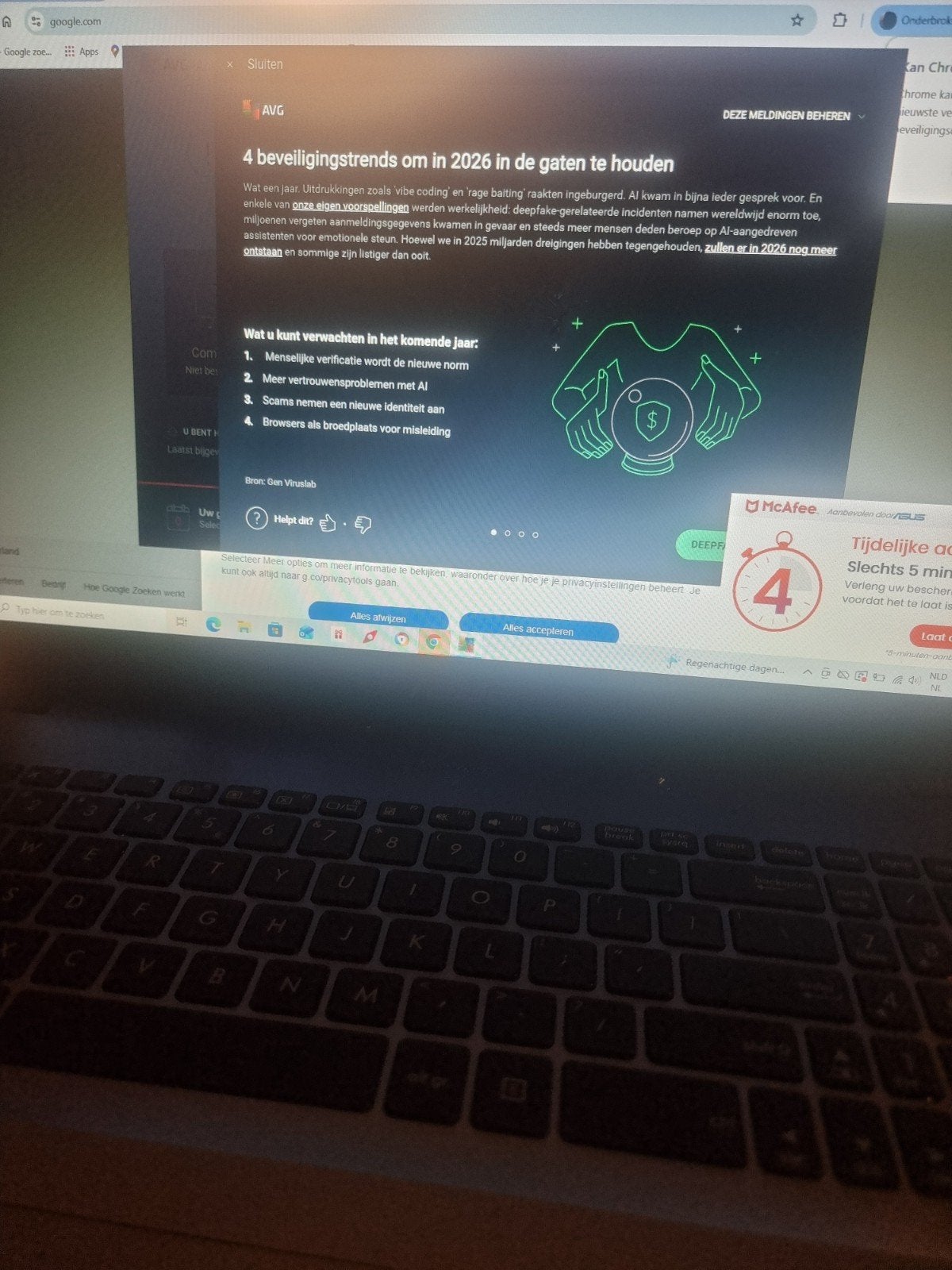 Laptop met AVG en McAfee advertenties, Ophalen of Verzenden, Gebruikt, Onbekend, Overige