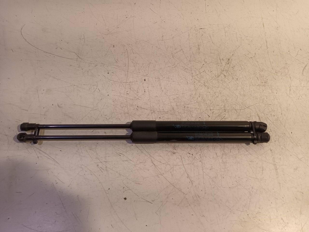 Gasdrukveerset achter Renault Kadjar, Onderdelen@venauto.nl, Van der Ven Autorecycling B.V., Gebruikt, Ettenseweg 76, 4706 PB Roosendaal, The Netherlands