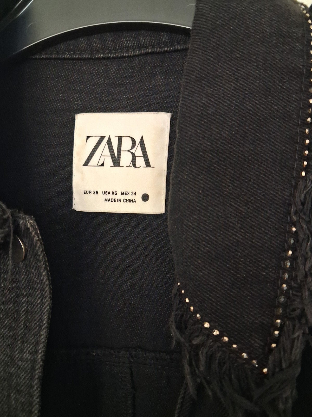 Zara spijkerjack met franjes en studs - Zwart XS, Ophalen of Verzenden, Zo goed als nieuw, Maat 34 (XS) of kleiner, Zara