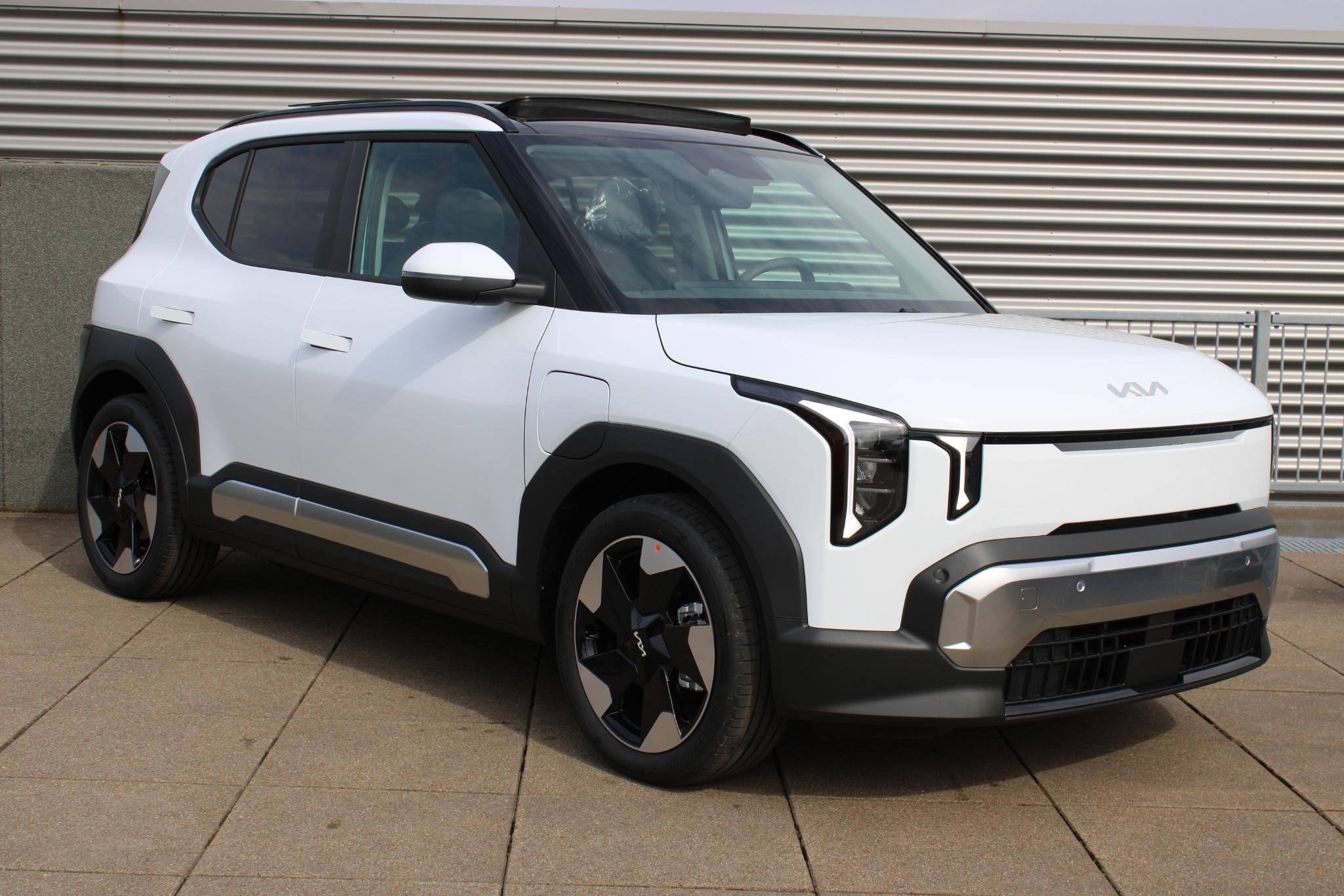 Kia EV2 Plus 42.2 kWh 4p. Stoel & stuurverwarming / Navi / D, Auto's, Kia, Stof, Overige modellen, 4 stoelen, Wit