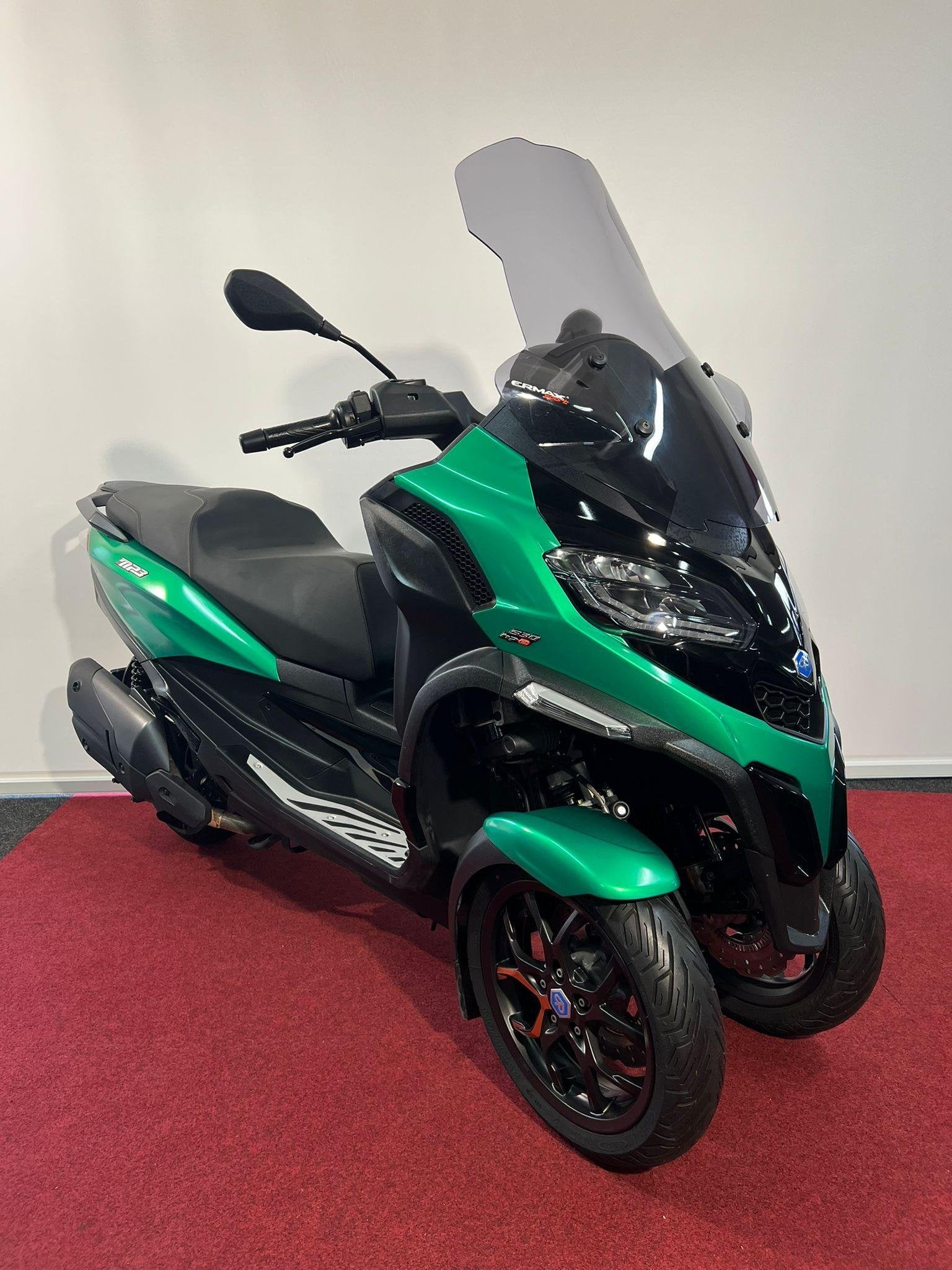 Piaggio MP3 530 HPE Exclusive ABS Limited Edition, Piaggio Vespa B.V., Minervum 7272
4817 ZM  Breda, NL, Customer_service@piaggio.com