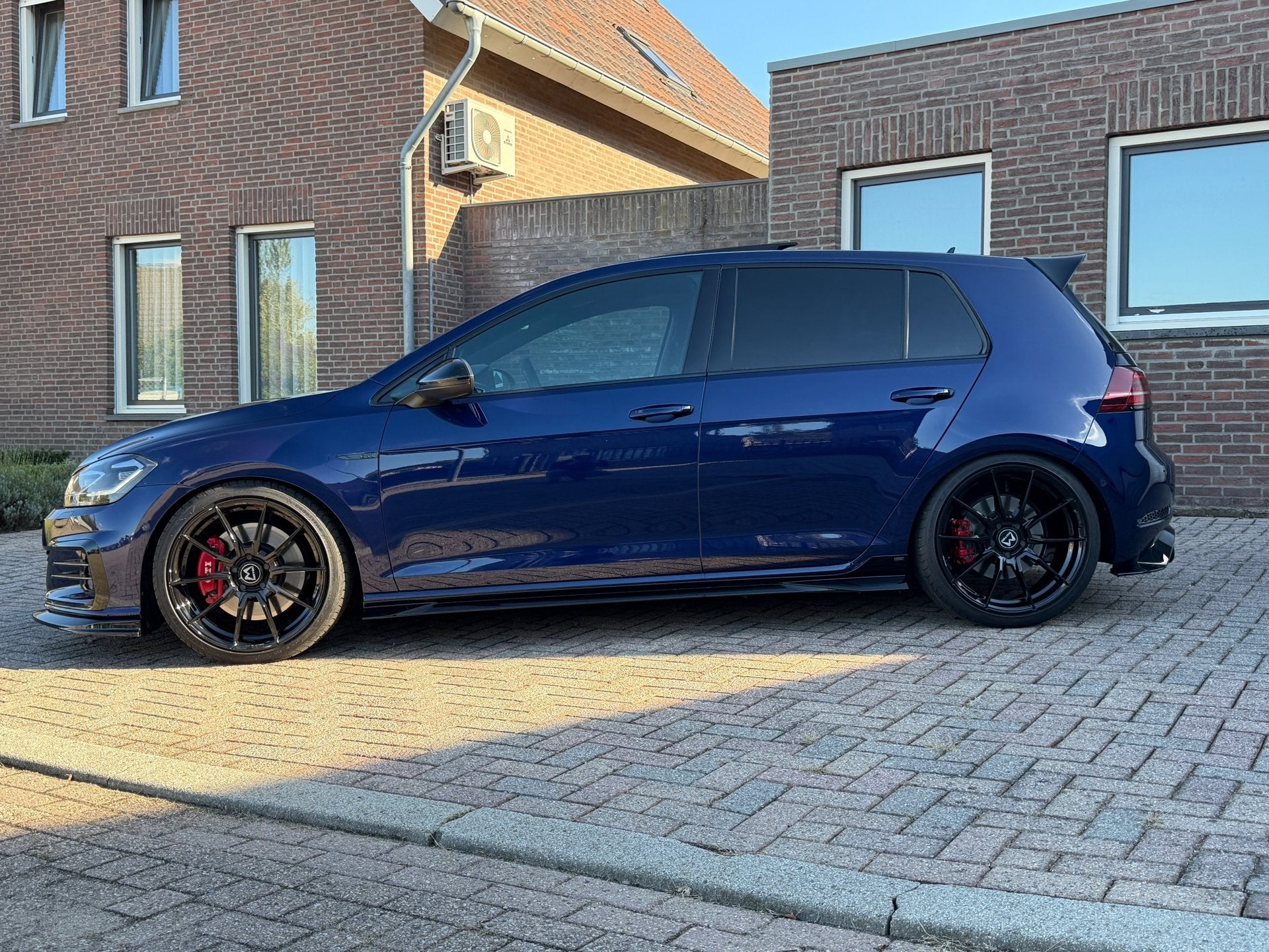 Volkswagen Golf 2.0 TSI GTI Performance 7.5 | Pano | Leder |, Dealer onderhouden, 4 cilinders, Blauw, Leder