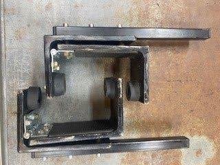 2 degelijke paalklemmen (bv voor schuttingpalen), Tuin en Terras, Schuttingen, Gebruikt, Minder dan 3 meter, Ophalen of Verzenden