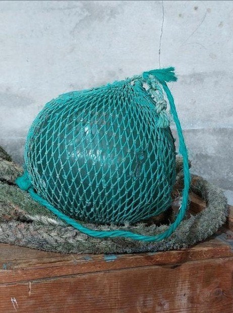 Oude antieke drijver in vintage net Japanees fishing floats, Gebruikt, T, Ophalen of Verzenden, N