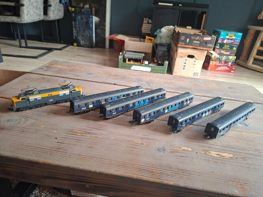 Lima NS 1220 Loc met 5 rijtuigen (2x 1e klas, 3x 2e klas), Hobby en Vrije tijd, Modeltreinen | H0, Gelijkstroom, Ophalen of Verzenden
