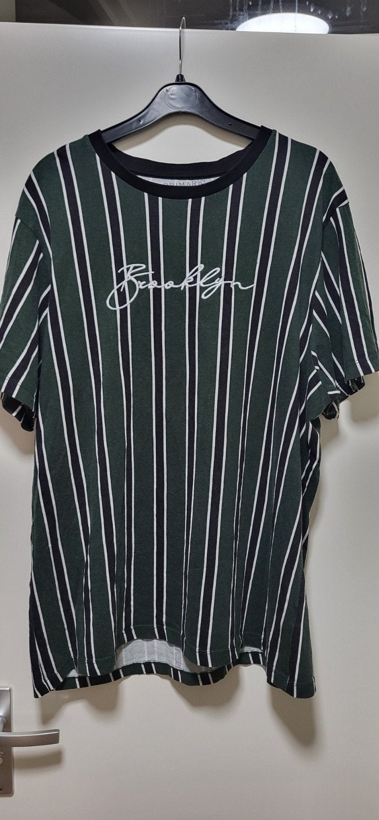 Primark T-shirt met strepen en 'Brooklyn' opdruk, maat L, Kleding | Heren, T-shirts, Maat 52/54 (L), Ophalen of Verzenden, Gedragen