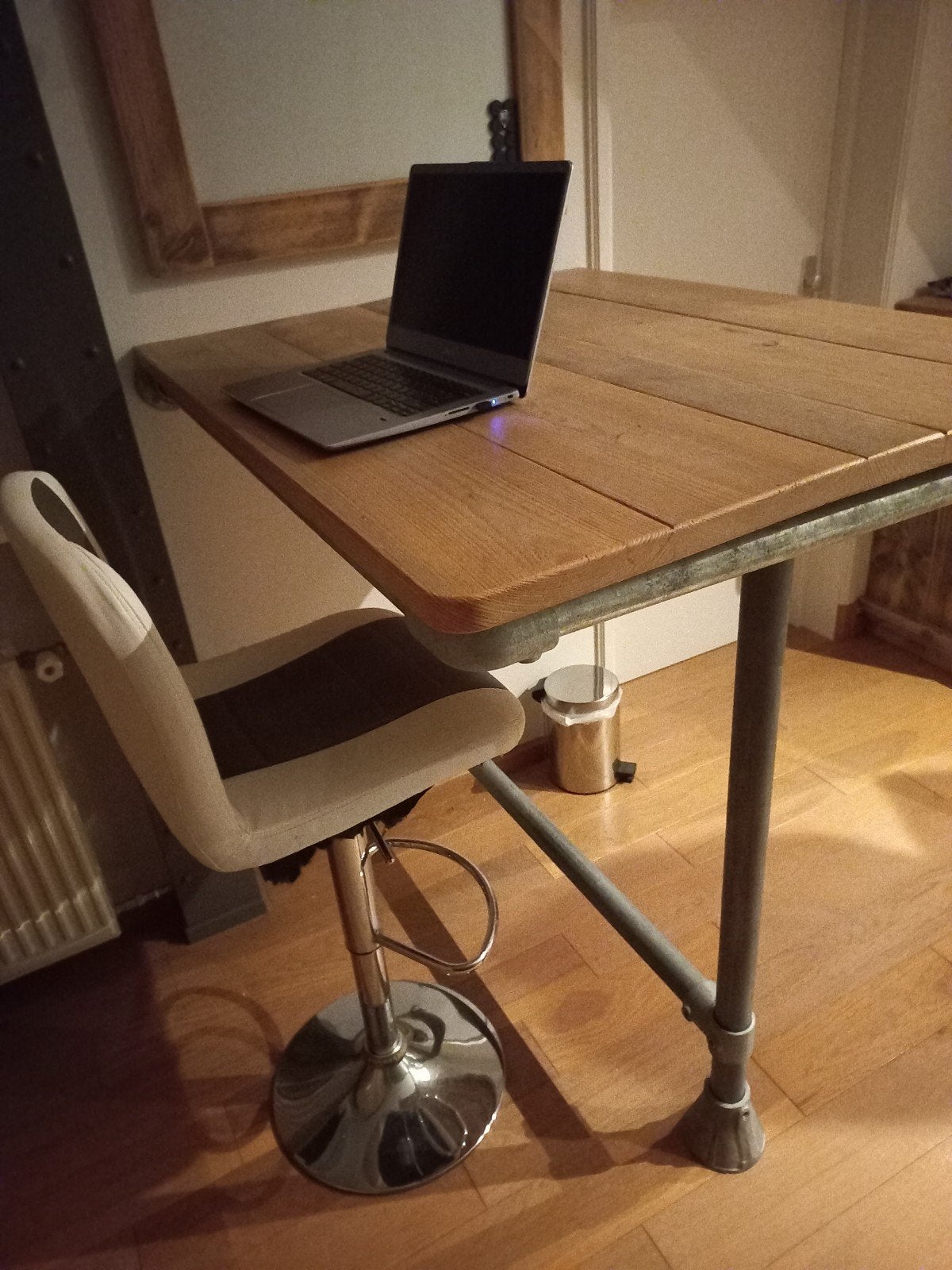 Stoer(e) eettafel, bar, bureau, Ophalen, Gebruikt