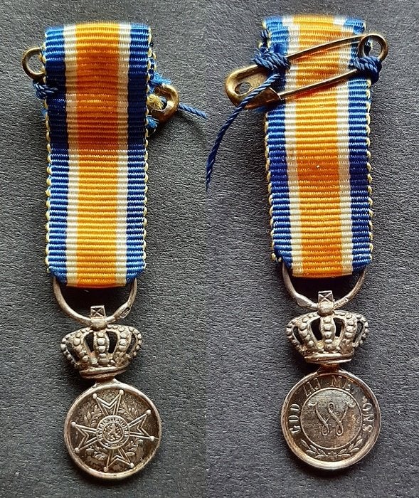 Eremedaille Orde van Oranje Nassau miniatuur zilver, Verzenden, Zilver, Nederland