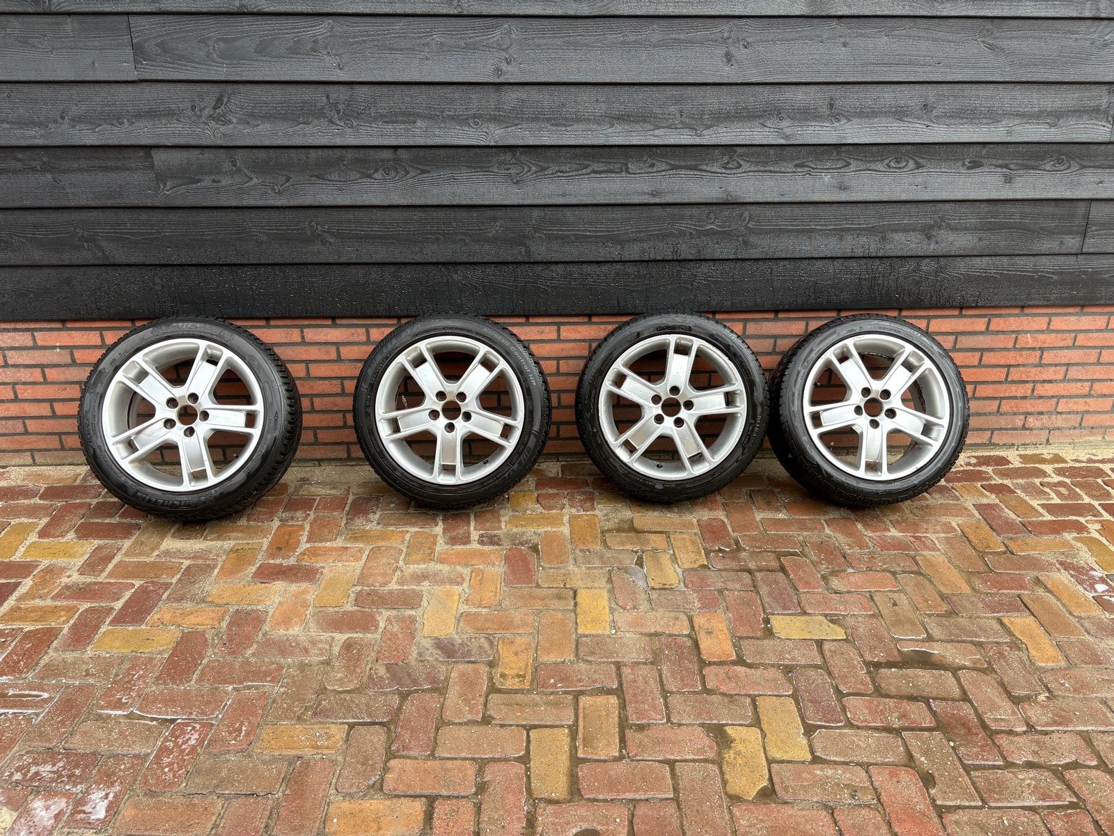 Winterbanden Volvo V50 205/50R17 93V, Auto-onderdelen, Banden en Velgen, Ophalen, Gebruikt, Banden en Velgen, 17 inch