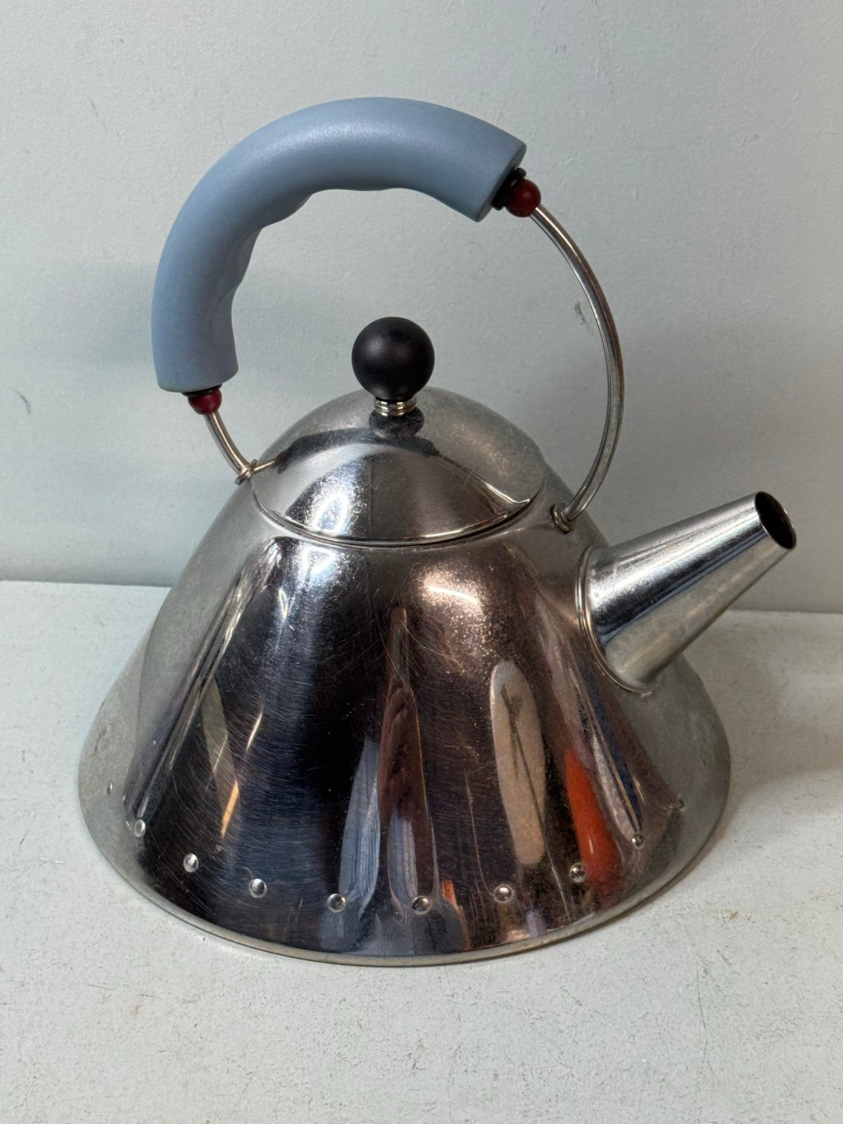 Alessi 9093 fluitketel ontworpen door Michael Graves, Huis en Inrichting, Keuken | Keukenbenodigdheden, Ophalen of Verzenden, Alessi
