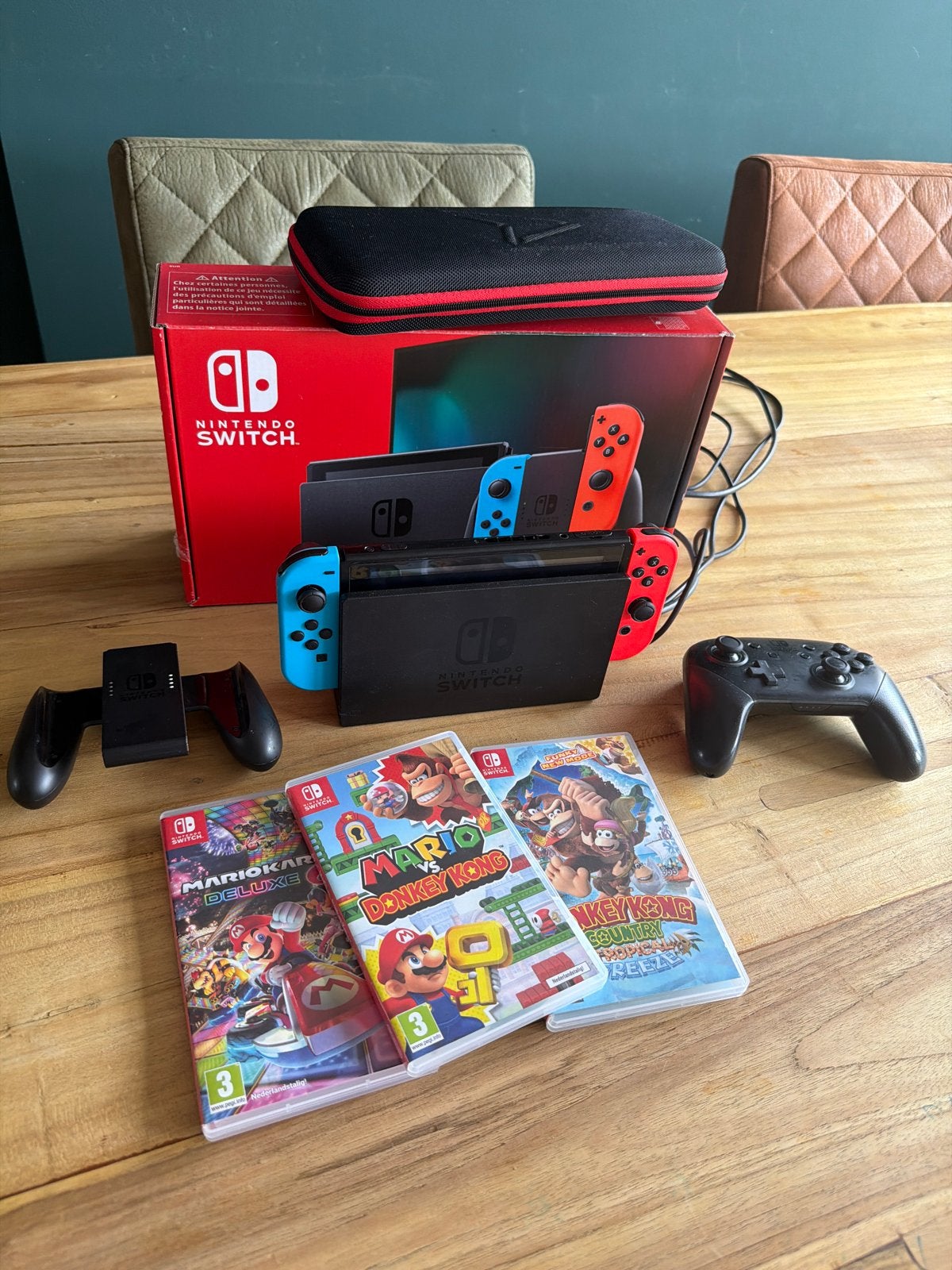 Nintendo Switch met top 3 games en pro controller, Spelcomputers en Games, Spelcomputers | Nintendo Switch, Met games, Zo goed als nieuw
