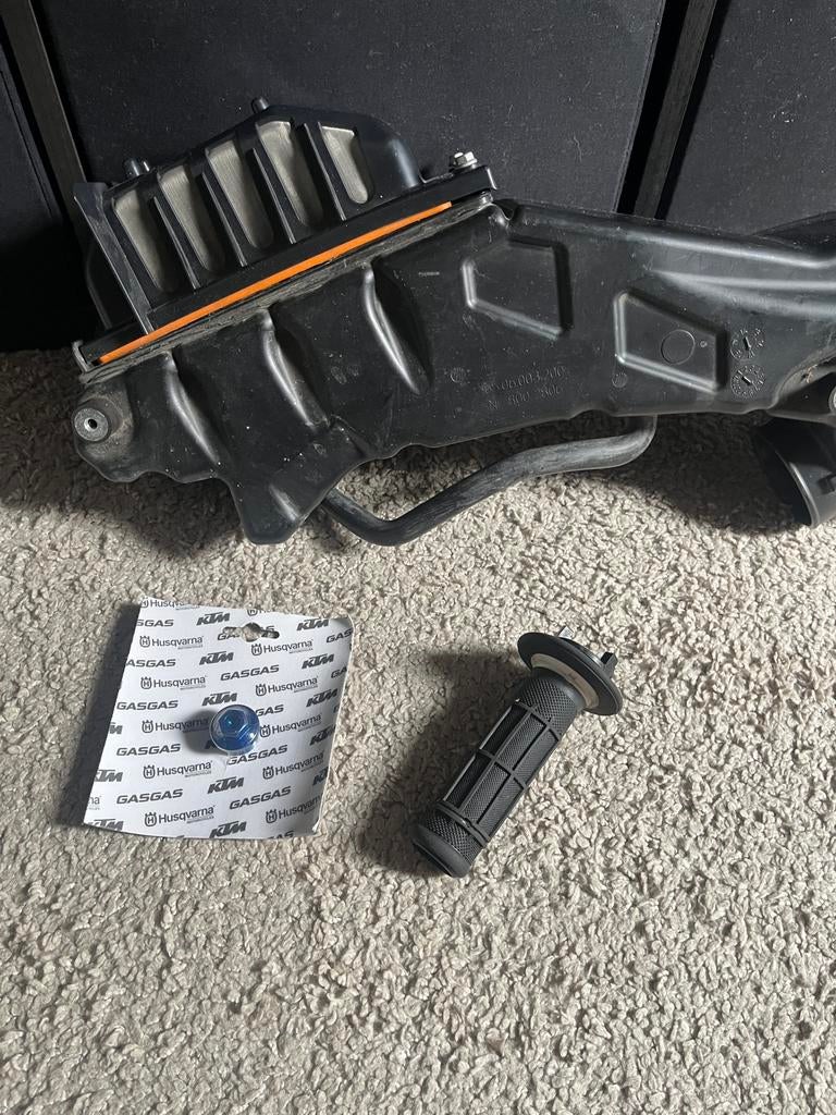 Husqvarna 701 Luchtfilter / Oliedop / Onderdelen, Ophalen of Verzenden, Nieuw