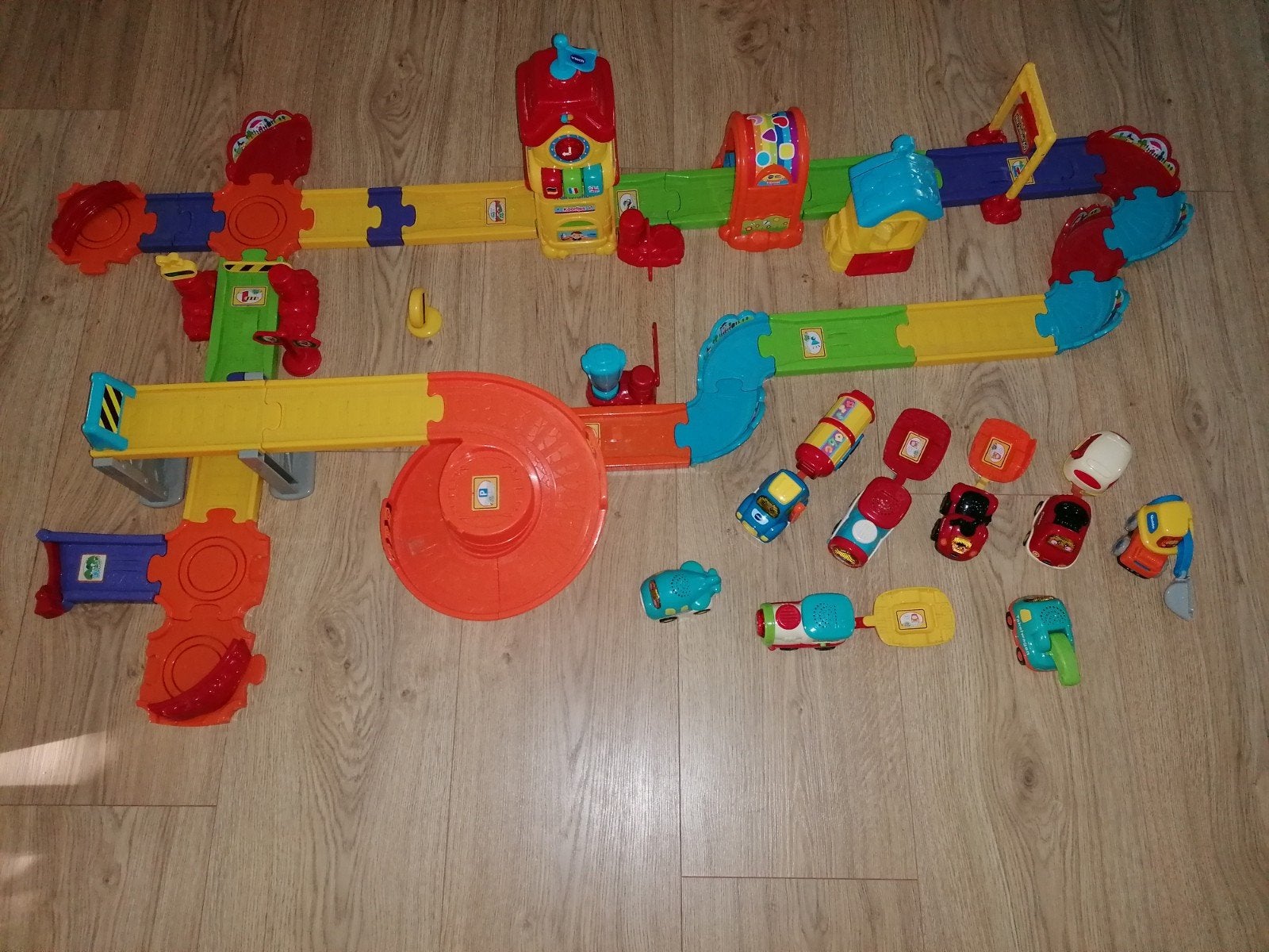 grote vtech toet toet baan set met veel auto's, Ophalen of Verzenden, Zo goed als nieuw, 2 tot 4 jaar