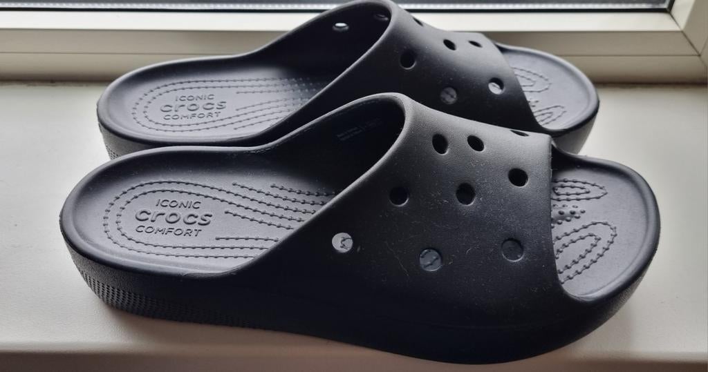 Zwarte Crocs Classic Slide Slippers - Maat W6 37, Kleding | Dames, Schoenen, Slippers, Zwart, Ophalen of Verzenden, Zo goed als nieuw