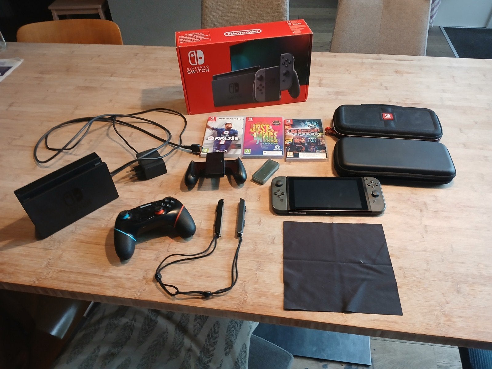 Nintendo Switch 1 Zwart met 2 controllers en 3 games, Met 2 controllers, Ophalen of Verzenden, Switch Original, Gebruikt