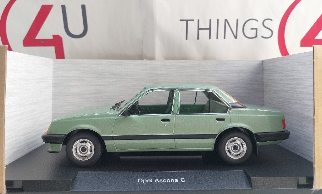 MCG 1:18 Opel Ascona C 1981 groen metallic nieuw in doos, Hobby en Vrije tijd, Modelauto's | 1:18, Ophalen of Verzenden, Nieuw