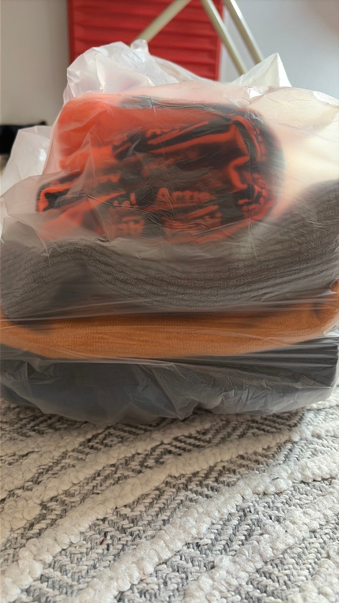 4 heren truien maat S en 1 oranje joggingbroek, Ophalen, Zo goed als nieuw, Maat 46 (S) of kleiner