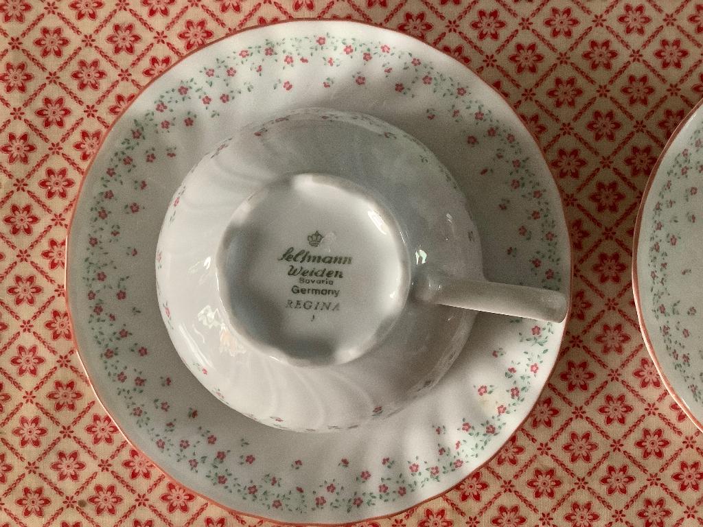 Kop en schotels 8 stuks z.g.a.n. Bieden, Huis en Inrichting, Keuken | Servies, Ophalen, Zo goed als nieuw, Overige stijlen, Kop(pen) en/of Schotel(s)
