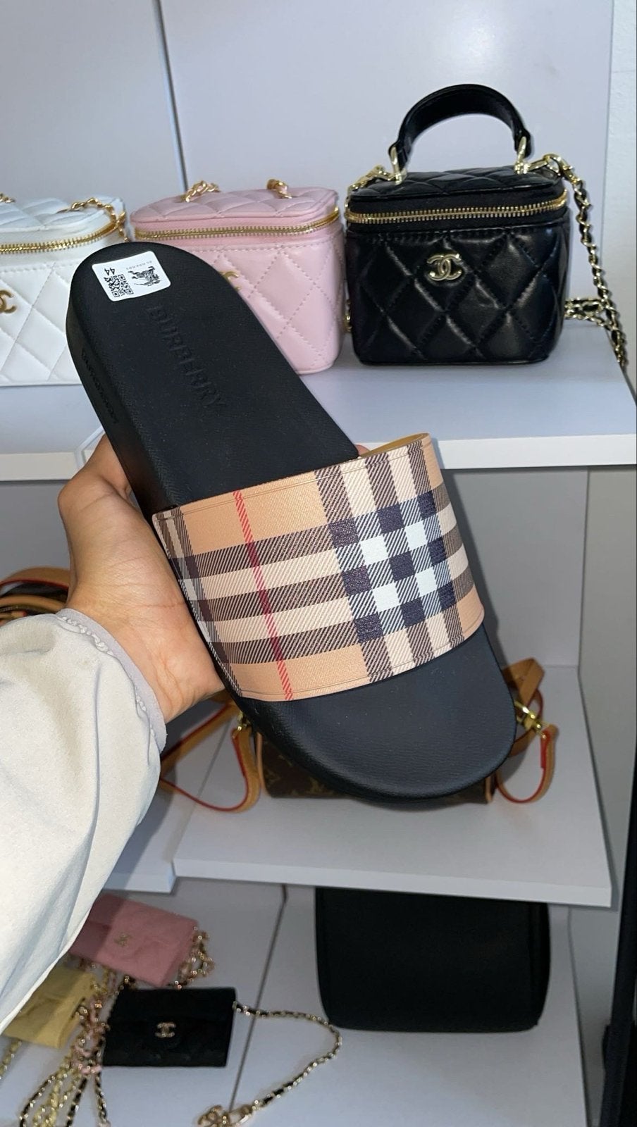 Burberry slippers maat 41, Ophalen, Zo goed als nieuw, Bruin, Slippers