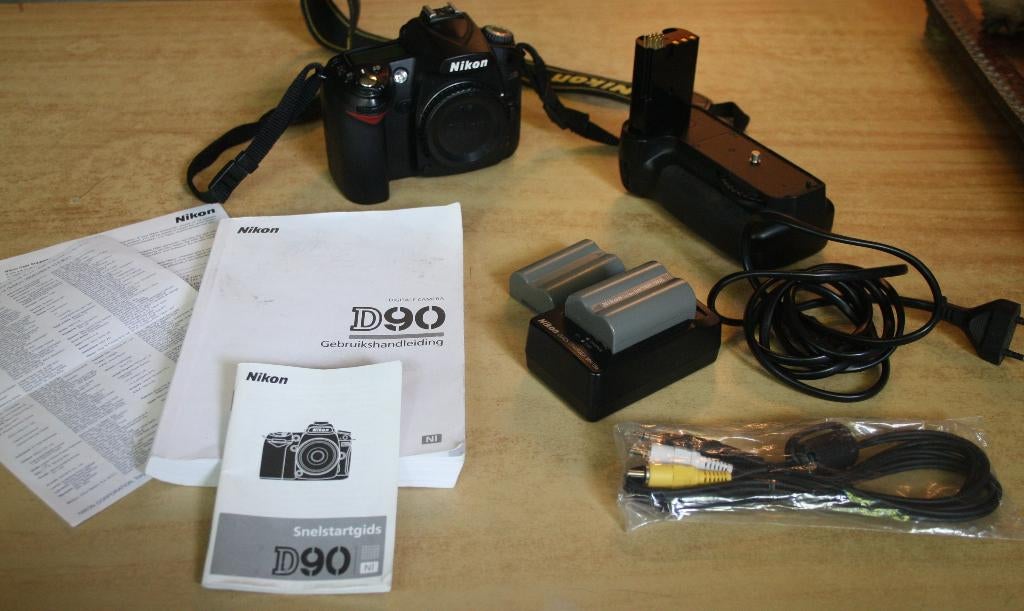 nikon D90 + MB-D80 - pas 9302 clicks!, Audio, Tv en Foto, Fotocamera's Digitaal, Zo goed als nieuw, Spiegelreflex, Nikon, Geen optische zoom