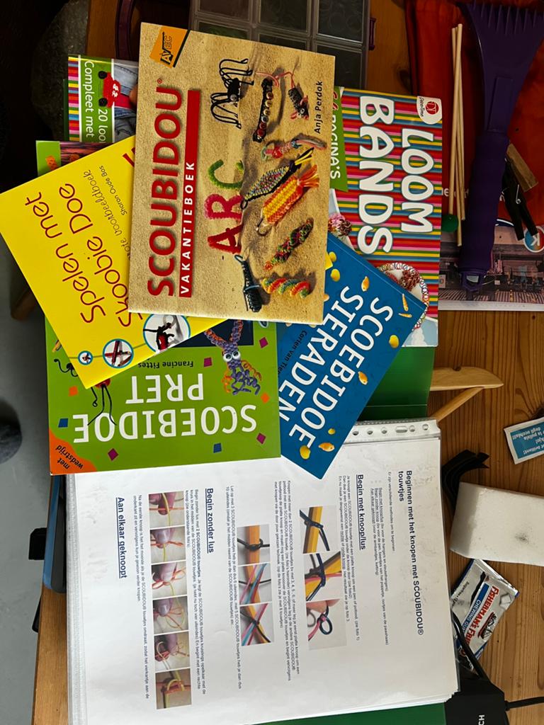 Scoubidou / Loom bandjes te koop, Ophalen, Nieuw, Meerkleurig, Knutselset