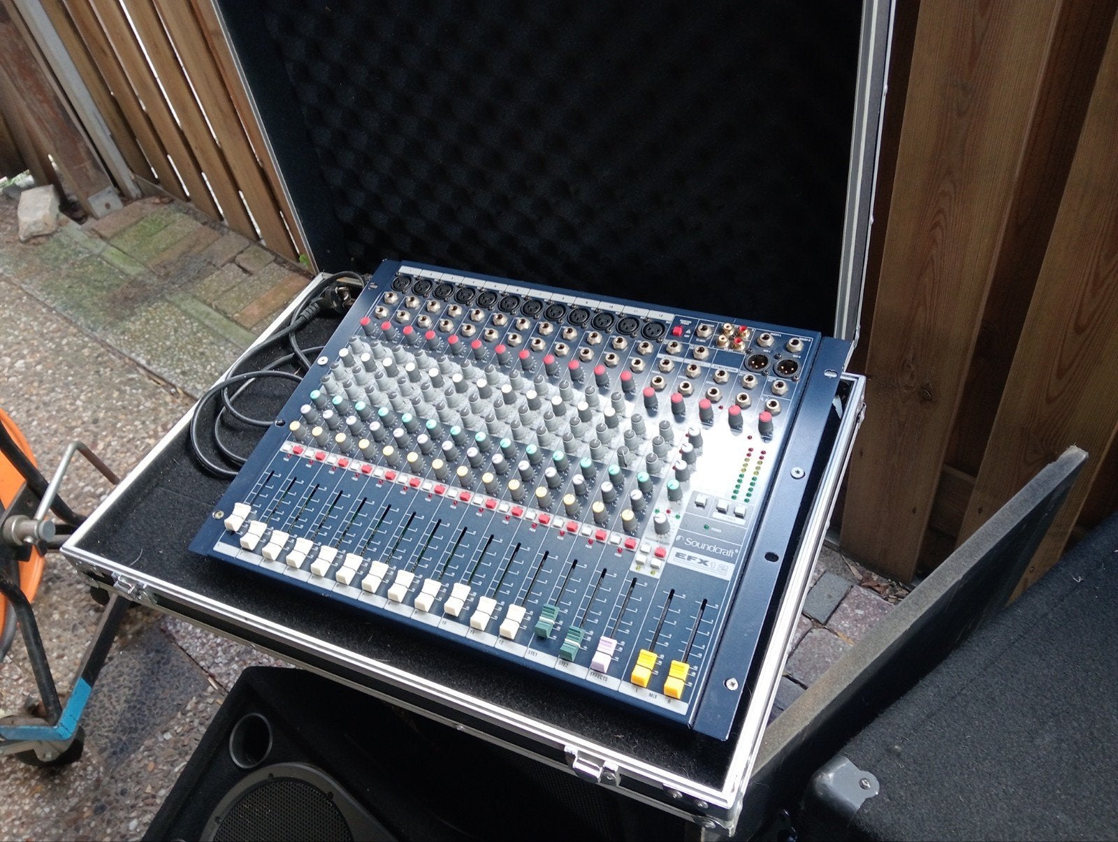 Muziek mengpaneel Soundcraft, Ophalen, Gebruikt