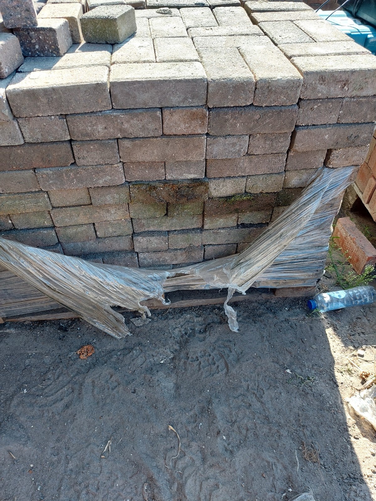 GRATIS straatklinkers, Ophalen, Gebruikt, Beton, Klinkers