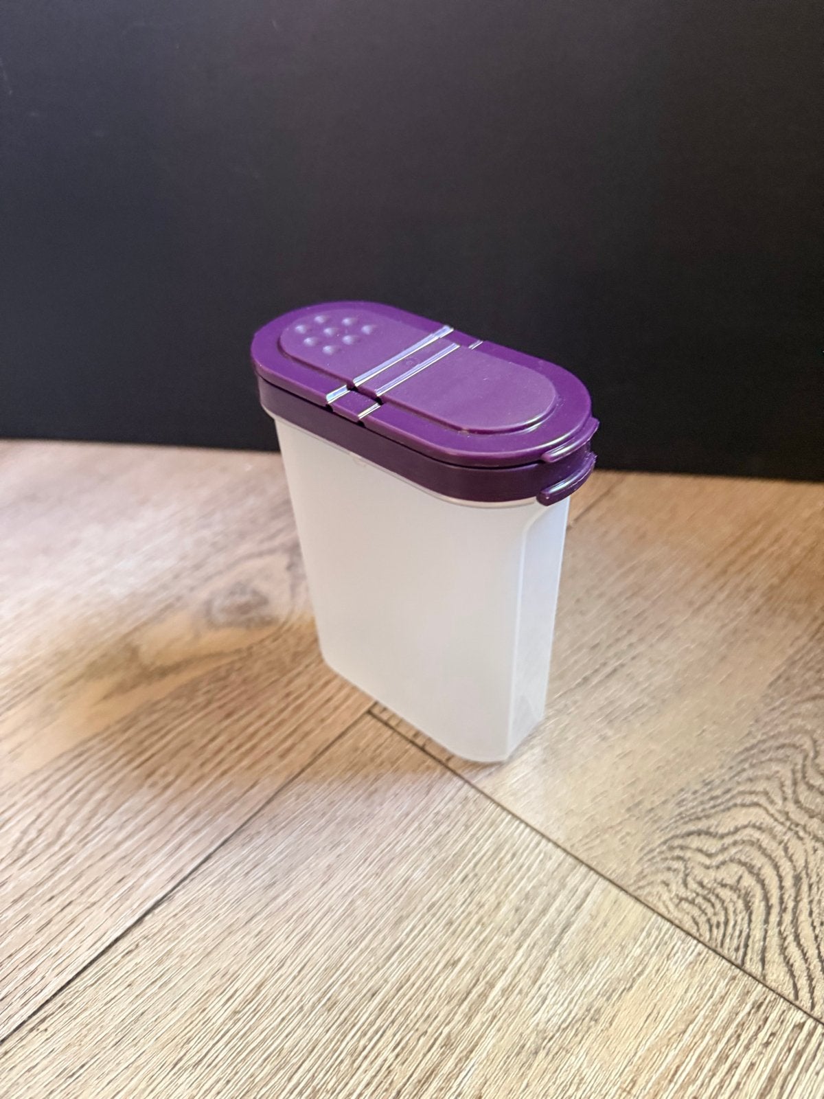 Tupperware Bewaardoos met paarse deksel, Gebruikt, Bewaardoos, Paars, Ophalen of Verzenden