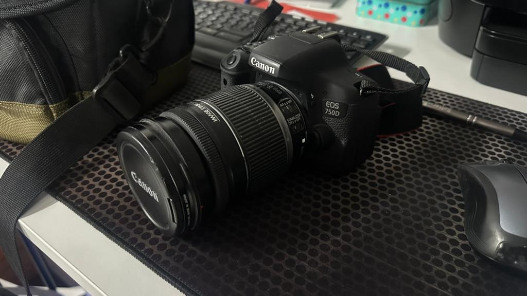 Canon EOS 750D Spiegelreflexcamera met allround lens, Spiegelreflex, Canon, Ophalen of Verzenden, Zo goed als nieuw