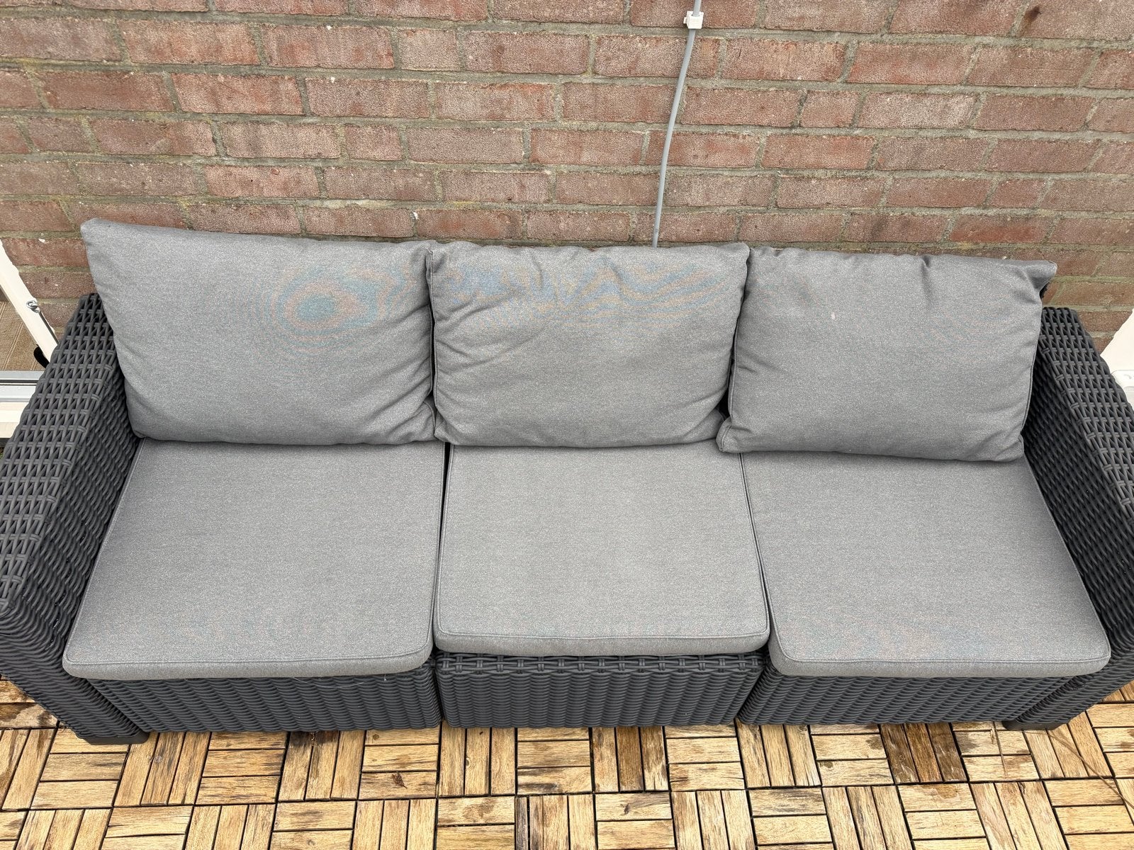Grijze loungeset met 3-zits bank en hocker, Ophalen, Gebruikt, 3 zitplaatsen, Loungeset