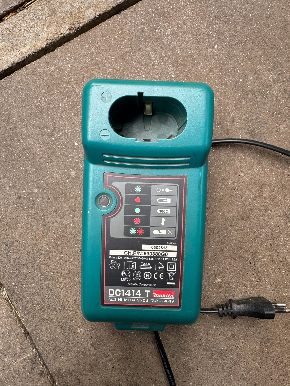 Makita DC1414 T Acculader Ni-MH & Ni-Cd 7.2-14.4V, Ophalen of Verzenden, Gebruikt