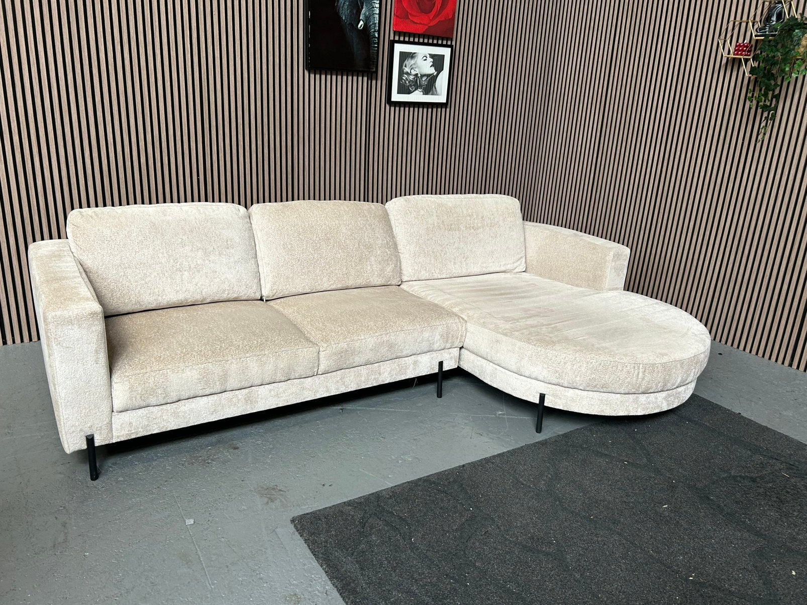 GRATIS LEVERING Loungebank Teddystof Beige 300X185 GEREINIGD, Huis en Inrichting, Beige teddy stof lounge bank, Hoekbank, 300 cm of meer