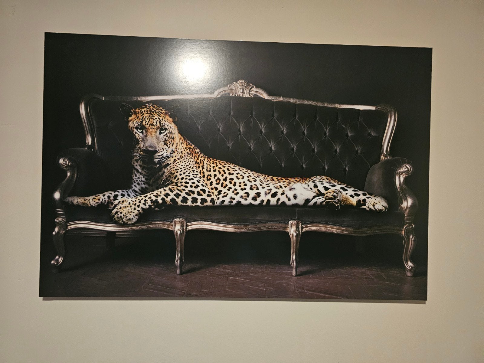 Schilderij luipaard op bank - Groot formaat, Ophalen of Verzenden, Zo goed als nieuw, Schilderij, 100 tot 125 cm