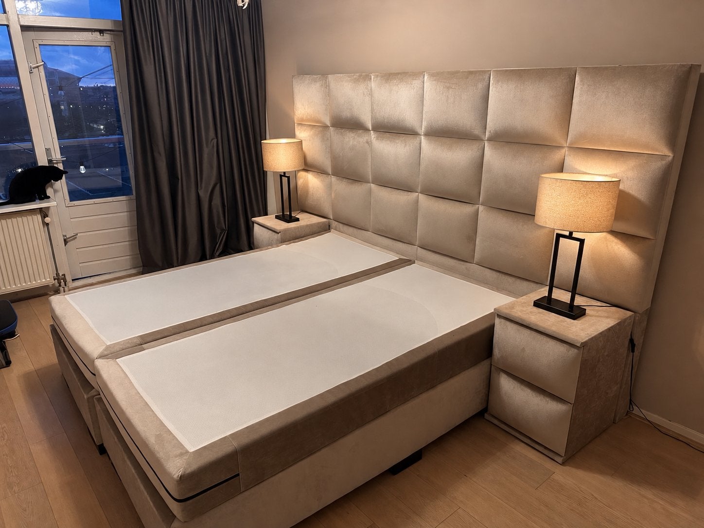 Luxe hotel chique boxspring 180x200 + nachtkastjes en lampen, Huis en Inrichting, Ophalen, Zo goed als nieuw, Tweepersoons