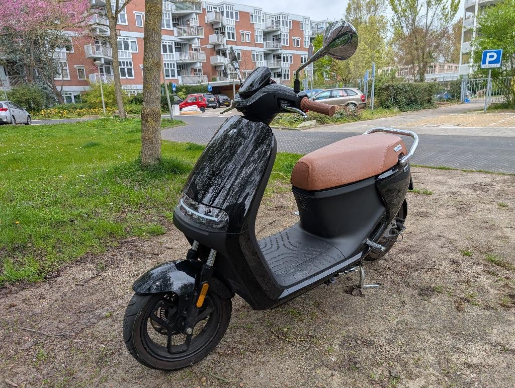 Segway E125S 2023 - Dubbele Accu - 5.700 km - 45 km/u, Fietsen en Brommers, Snorfietsen en Snorscooters, Elektrisch, Zo goed als nieuw
