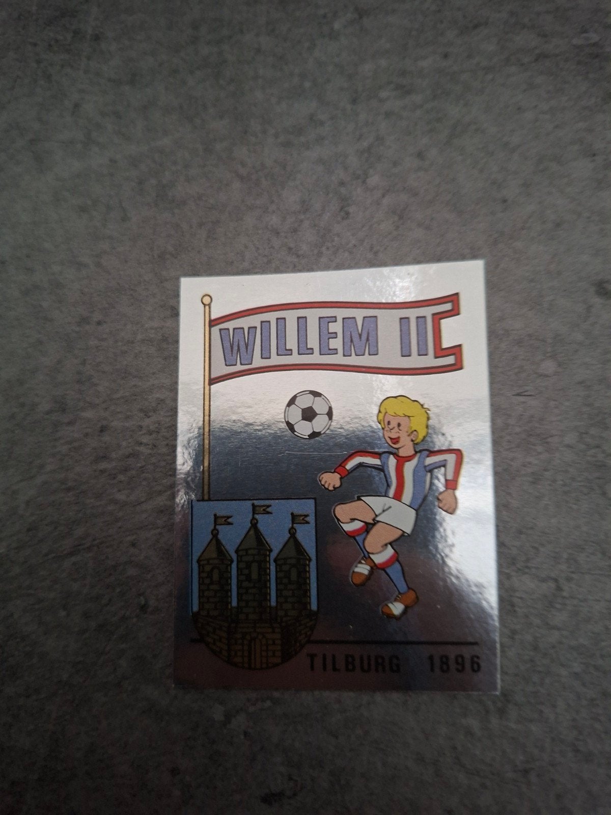 Panini sticker Voetbal 81. Embleem Willem II., Ophalen of Verzenden, Zo goed als nieuw, Sticker