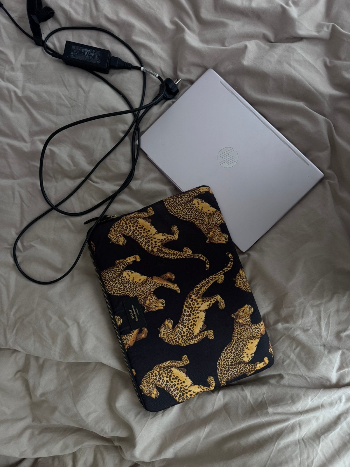 HP Pavilion laptop. met oplader en mooie WOUF laptophoes, Ophalen of Verzenden, Gebruikt, 14 inch, 2 tot 3 Ghz