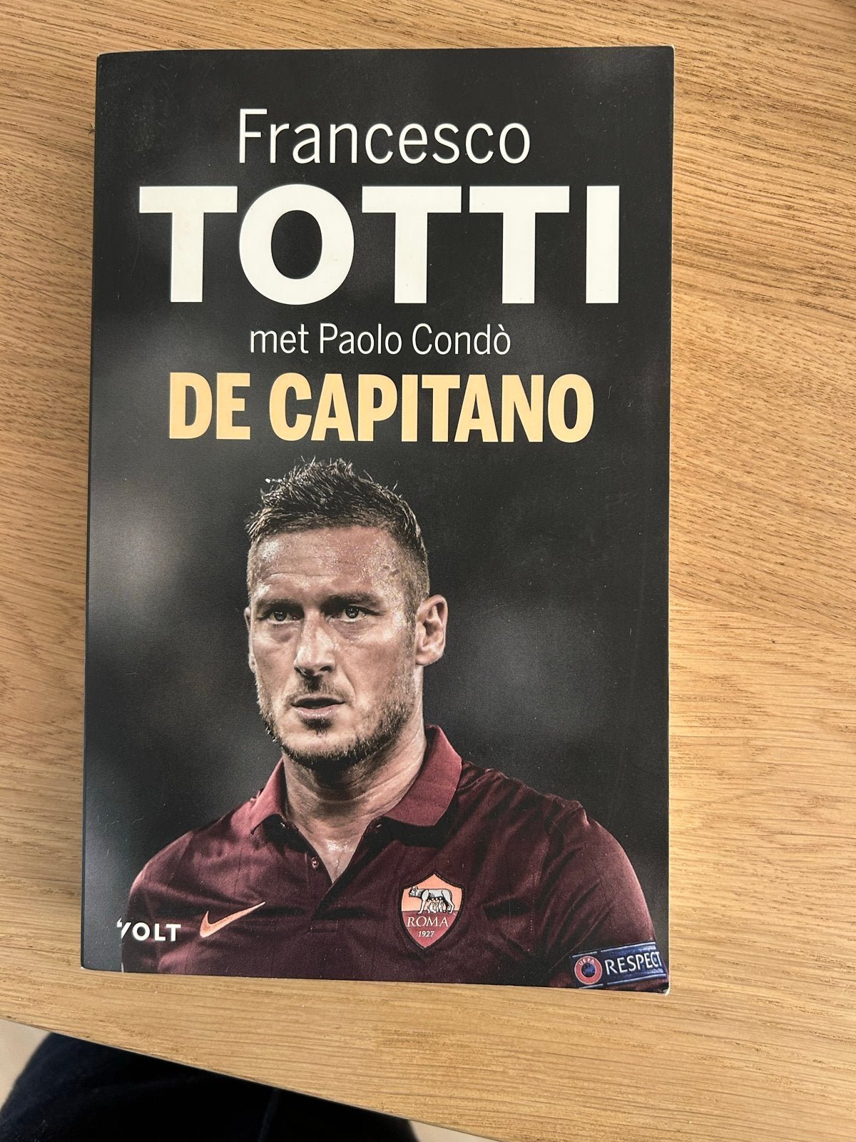 Francesco Totti - De Capitano (Boek), Ophalen of Verzenden, Gelezen, Balsport