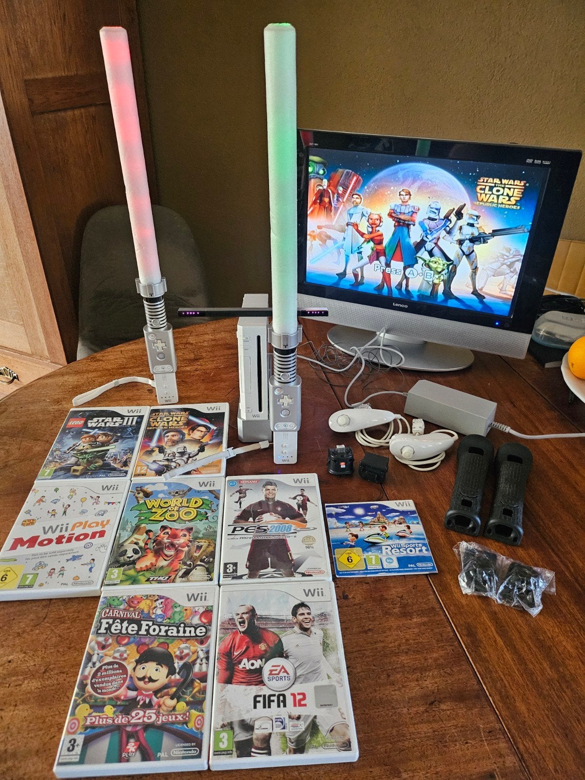 Nintendo Wii met 8 games en leuke extra's, Ophalen of Verzenden, Zo goed als nieuw, Met 2 controllers, Met games