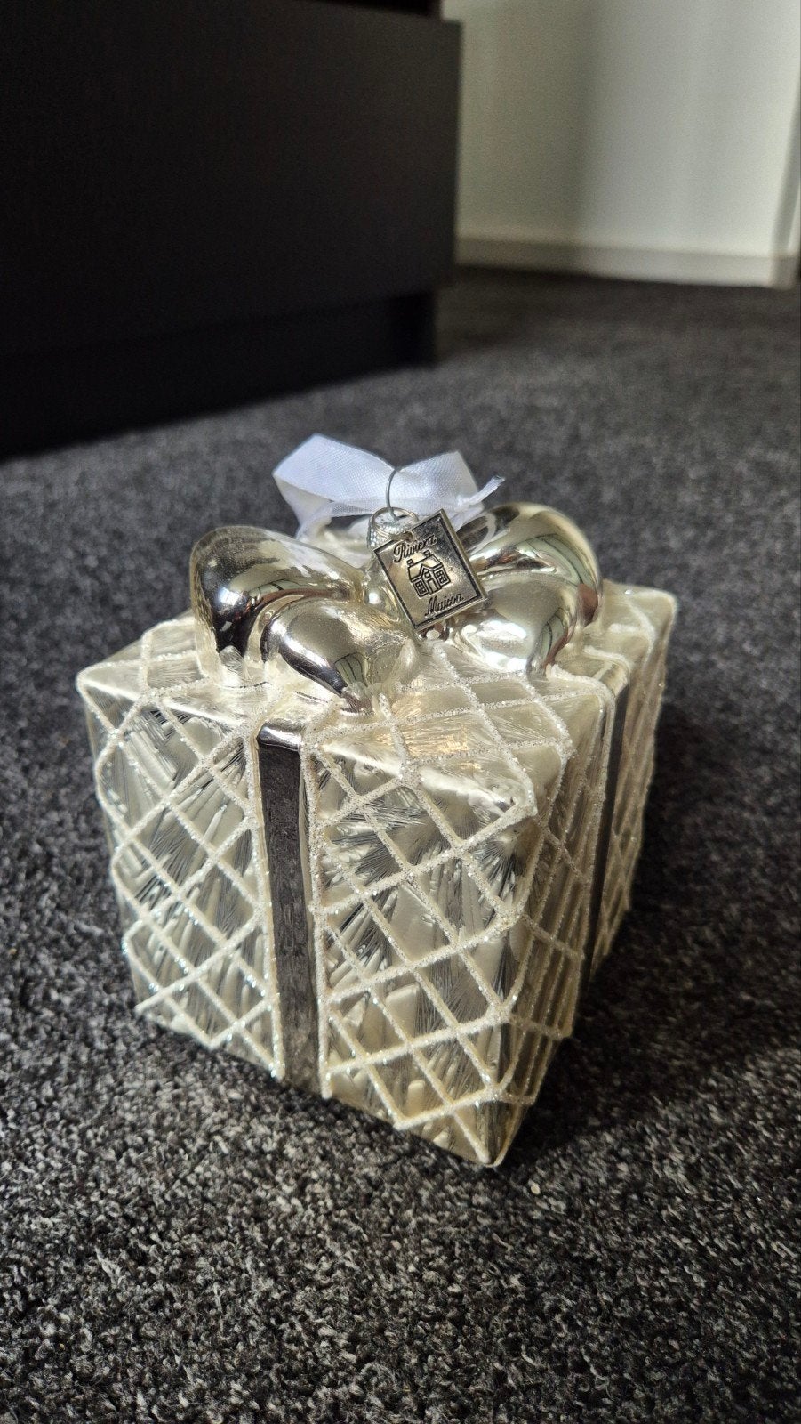 Riviera Maison Pretty Pressent kerstbal, Ophalen