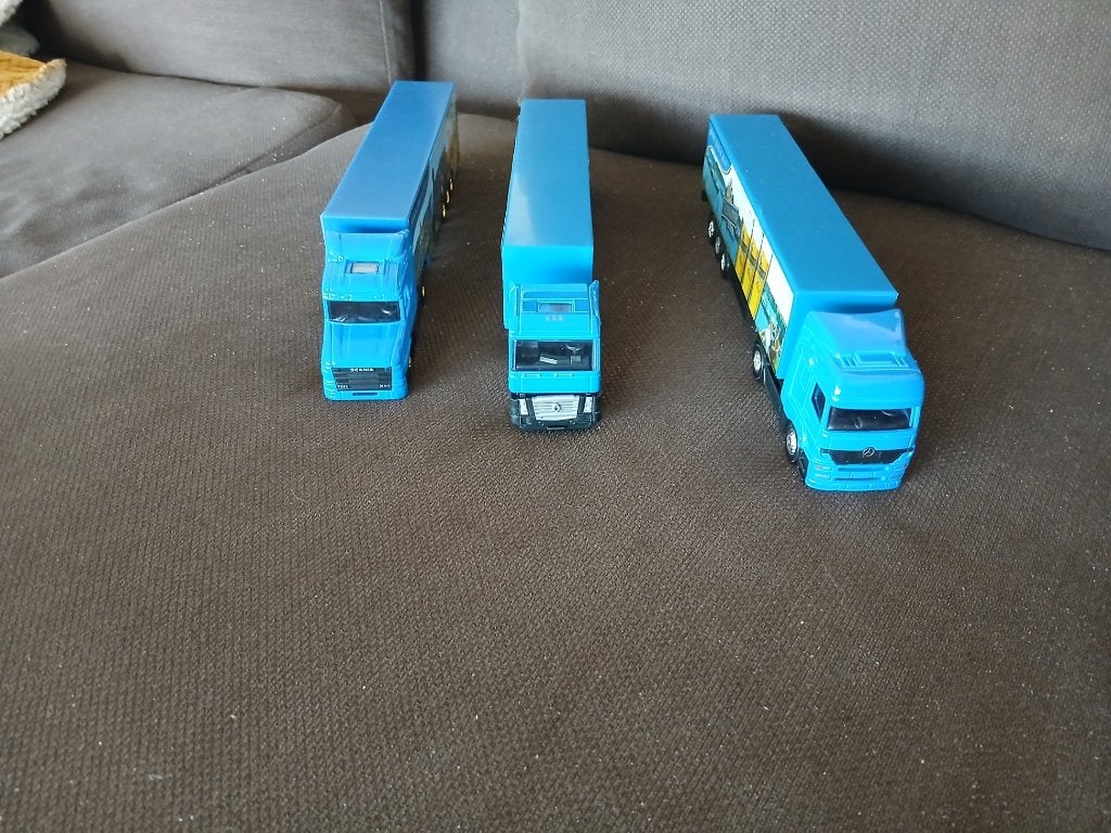 3 Trucks met oplegger SCANIA RENAULT MERCEDES, Hobby en Vrije tijd, Modelauto's | 1:50, Ophalen of Verzenden, Nieuw, Bus of Vrachtwagen