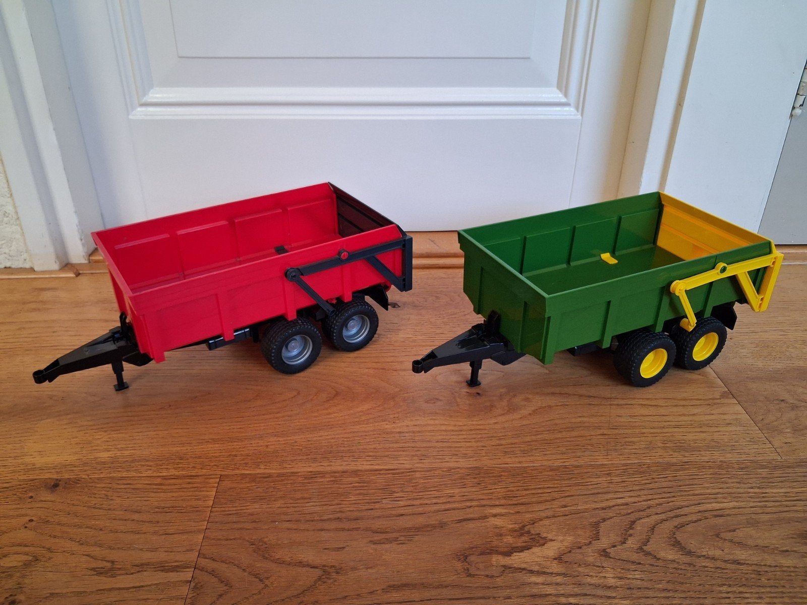Twee Bruder aanhangers, kiepwagens, Ophalen of Verzenden, Zo goed als nieuw