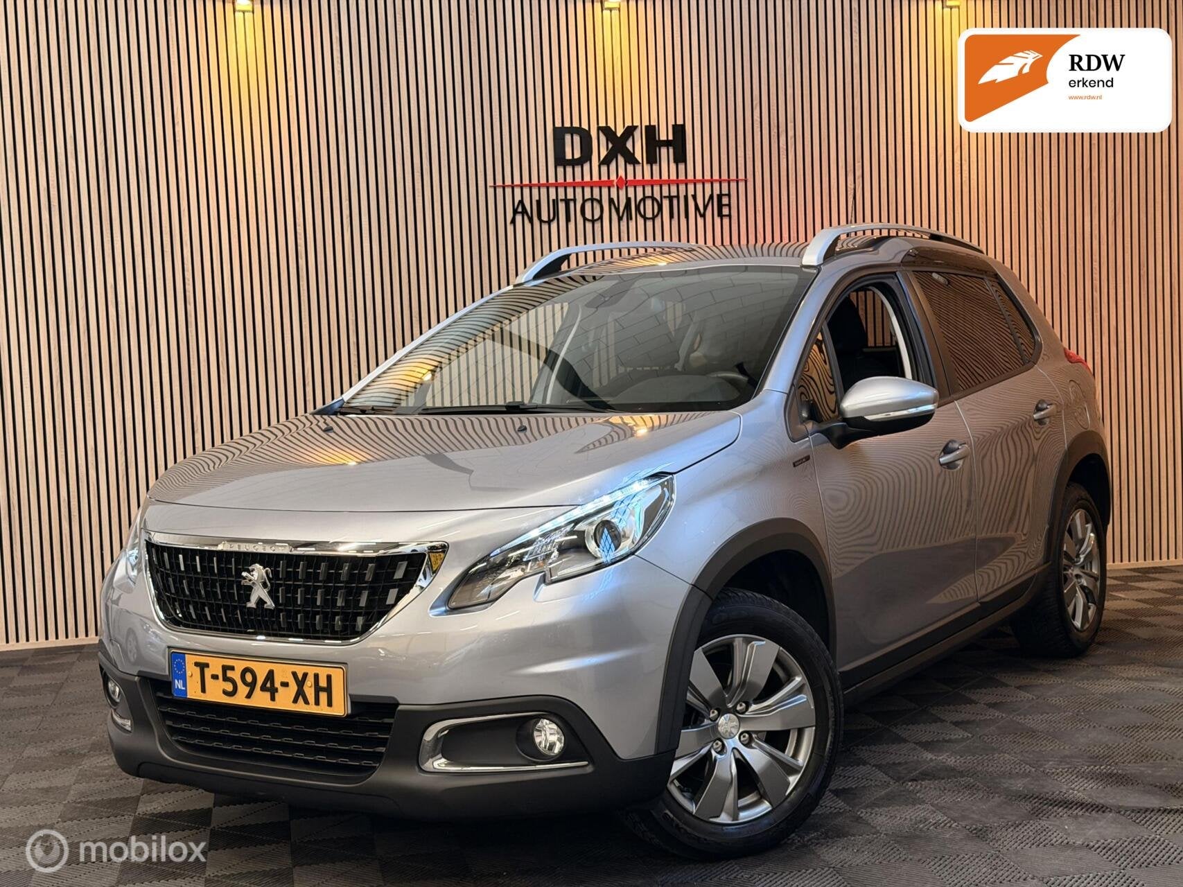 Peugeot 2008 1.2 PureTech Signature AUT CARPLAY CRUISE NAVI, Auto's, 1199 cc, 1165 kg, Bedrijf, 630 kg