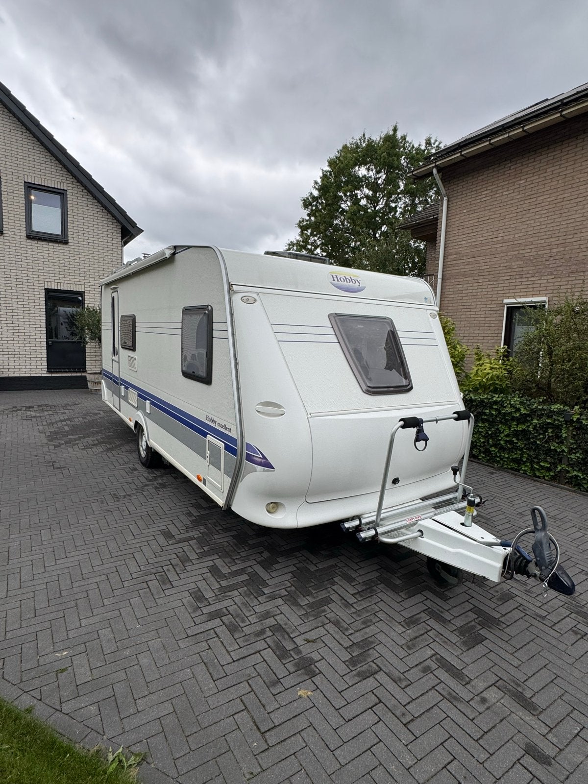Hobby 500 KMFE Excellent - Ruime gezinscaravan, Vast bed, Hobby, Treinzit, Particulier