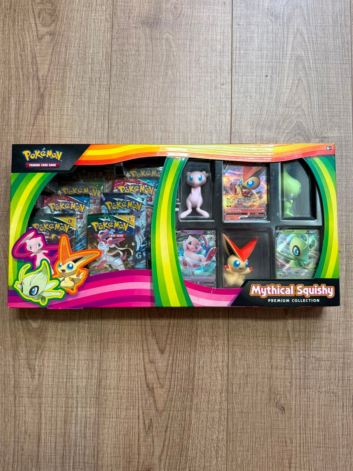 Pokémon - Mythical squishy collection, Ophalen of Verzenden, Nieuw, Boosterbox, Foil